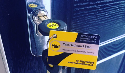 photo of dan fitting double glazing unit